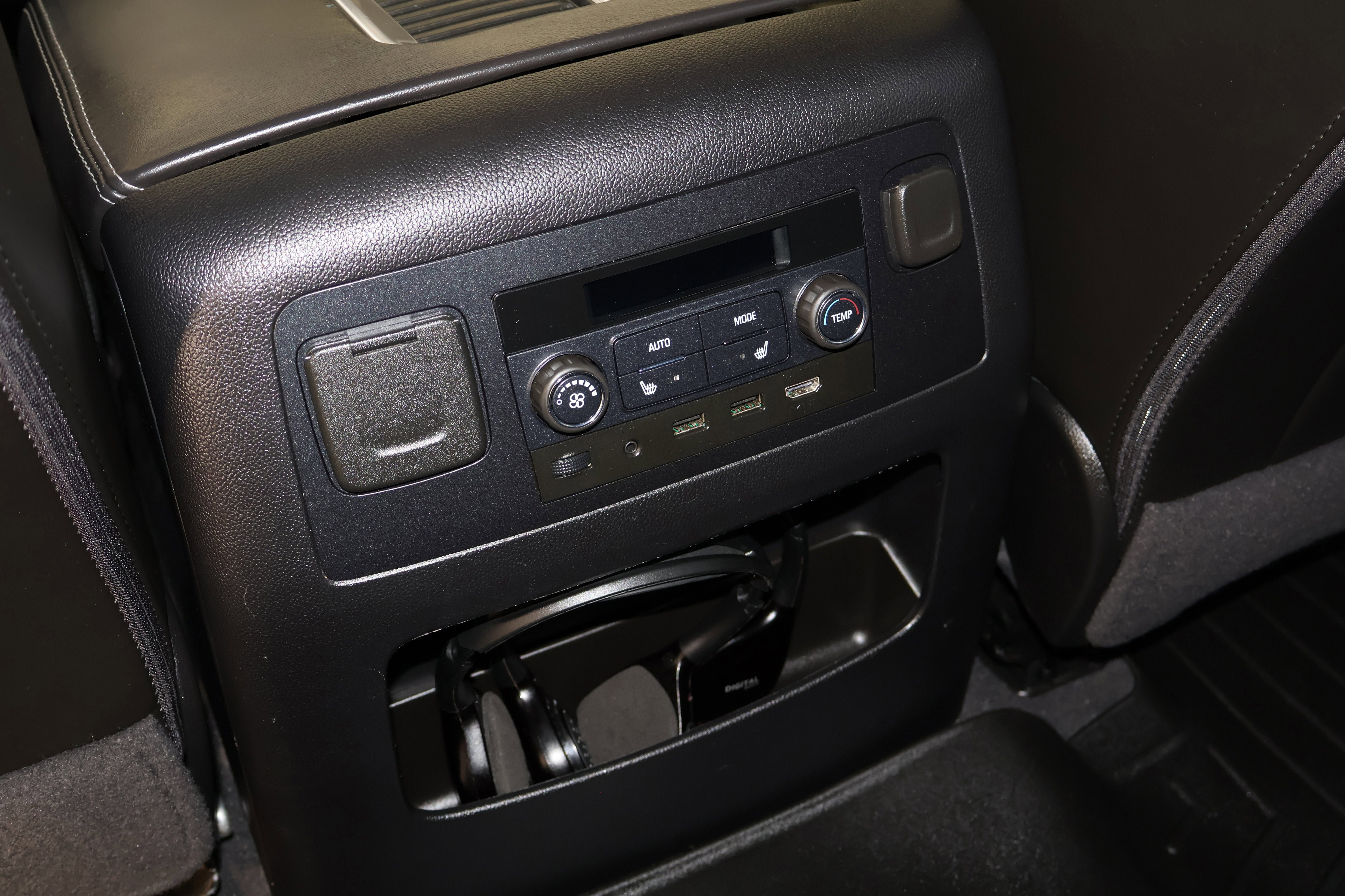 Used 2020 GMC Yukon Denali w/ Open Road Package image 52