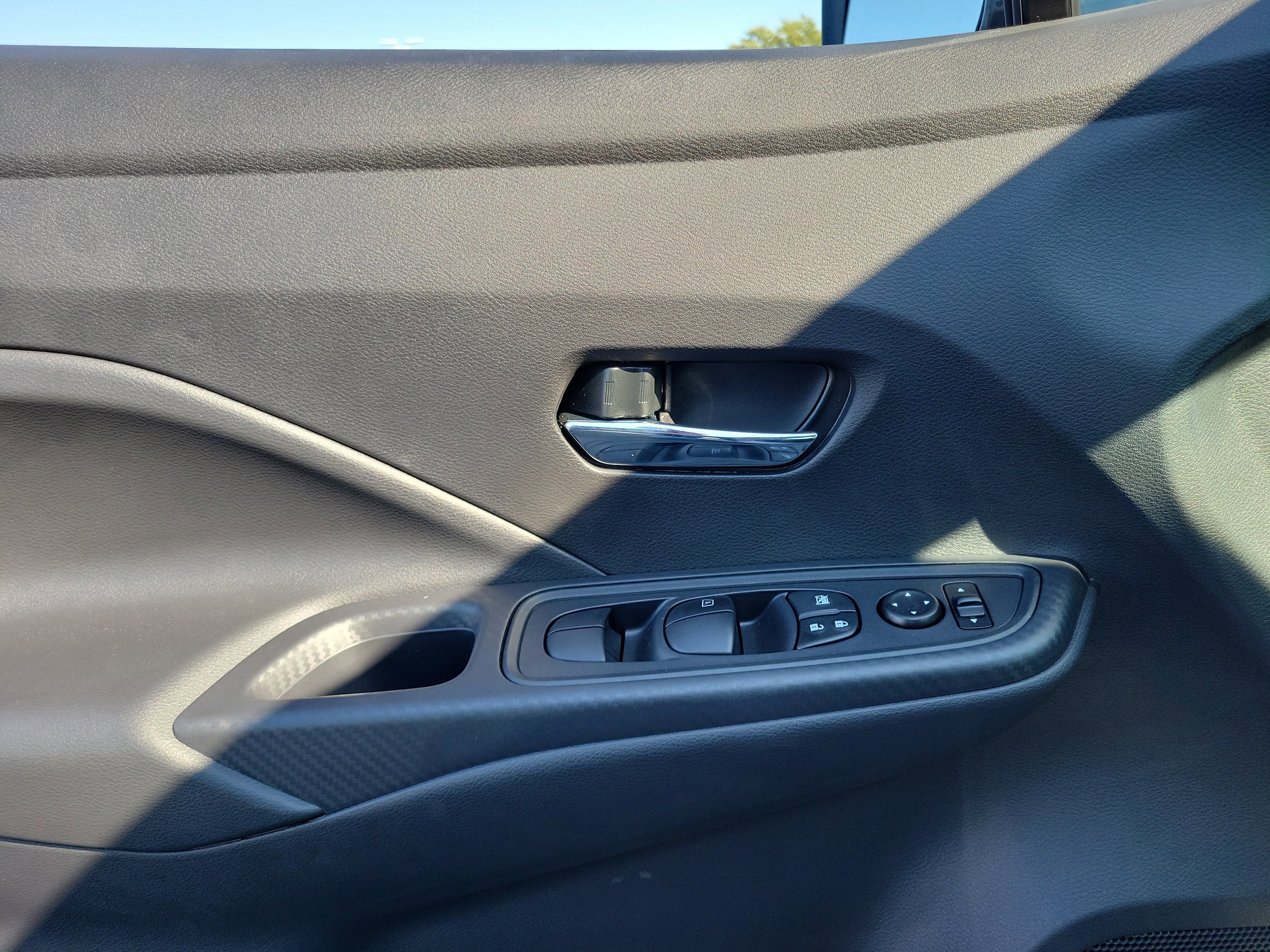 Used 2025 Nissan Versa SV w/ Trunk Package image 17