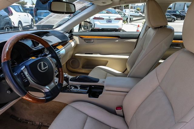 Used 2013 Lexus ES 300h w/ Luxury Pkg FWD image 21