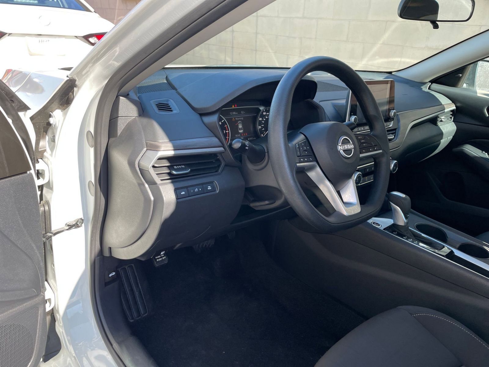 Used 2025 Nissan Altima 2.5 SV image 33