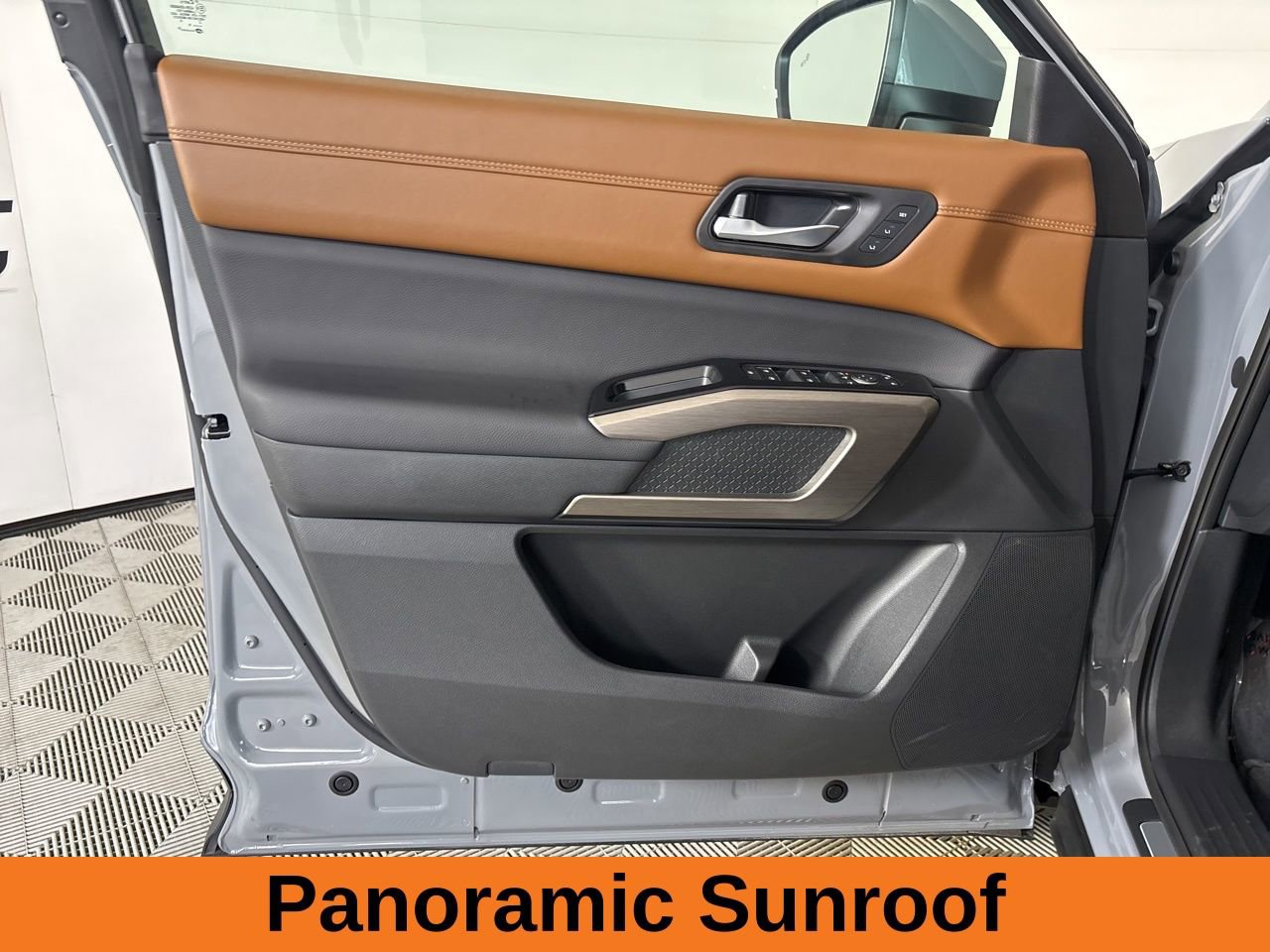 Used 2025 Nissan Pathfinder Platinum image 9