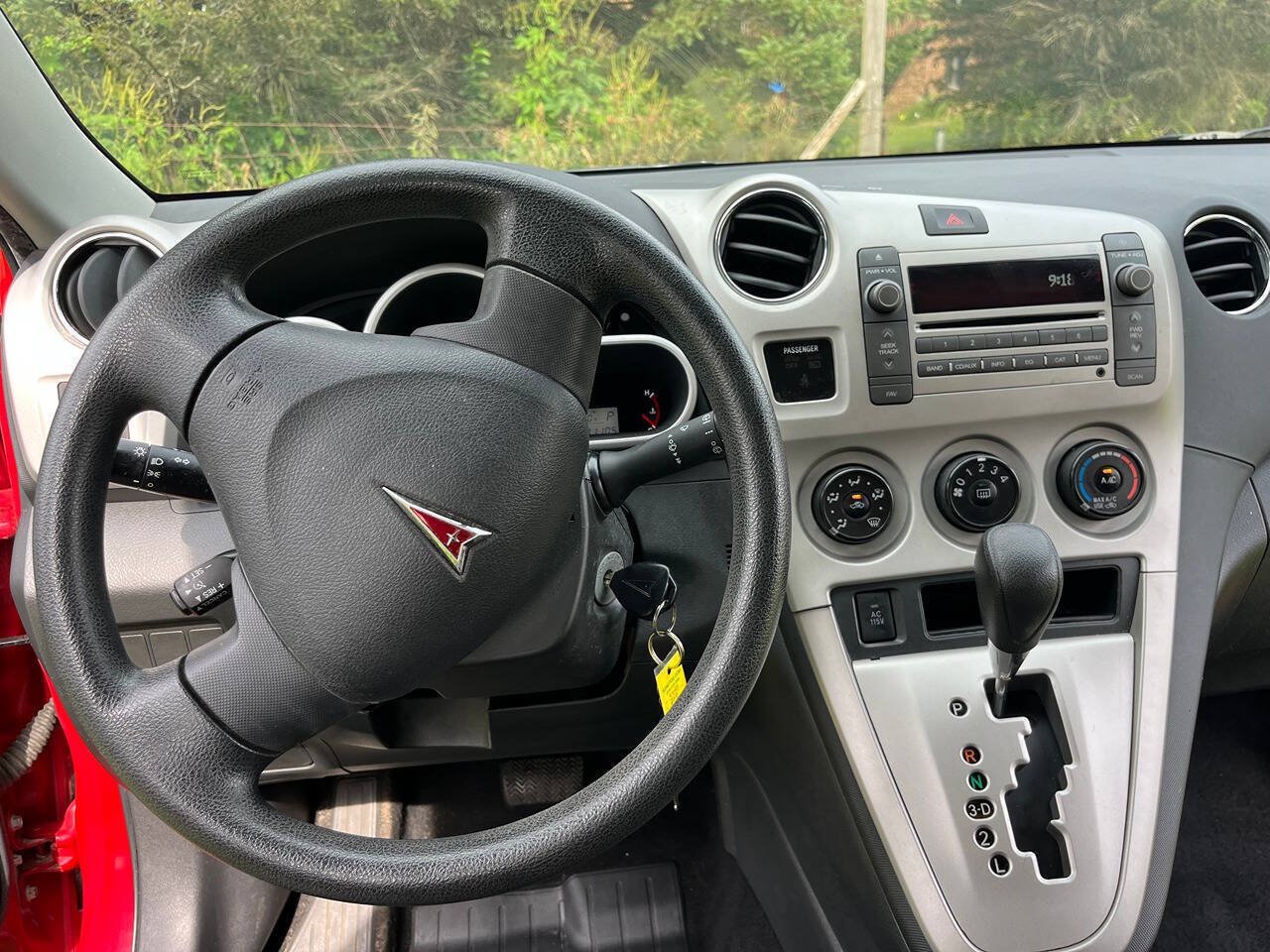 Used 2010 Pontiac Vibe w/ Preferred Package FWD image 7