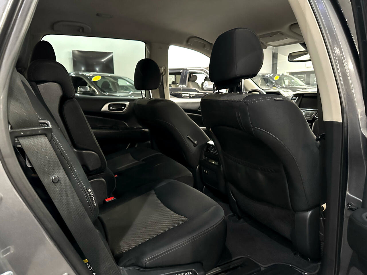 Used 2019 Nissan Pathfinder SV image 35