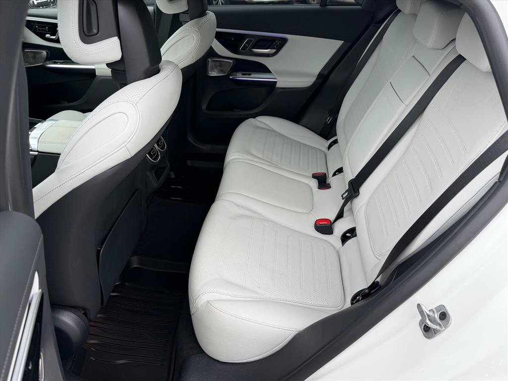 Used 2025 Mercedes-Benz GLC 300 4MATIC image 12