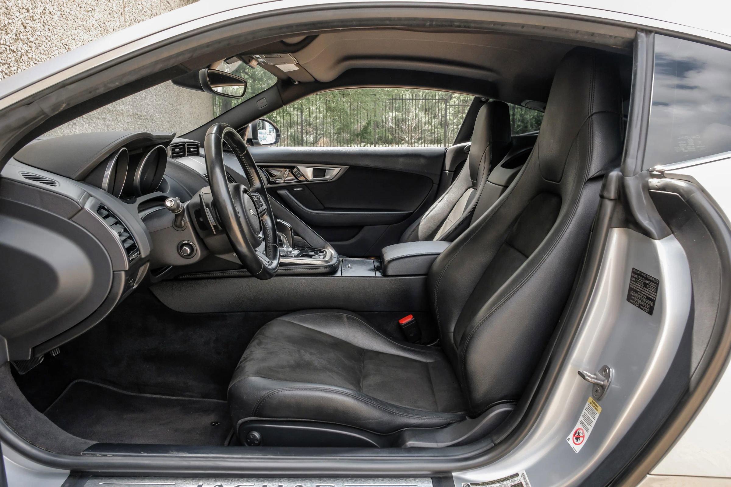 Used 2017 Jaguar F-TYPE Coupe image 4