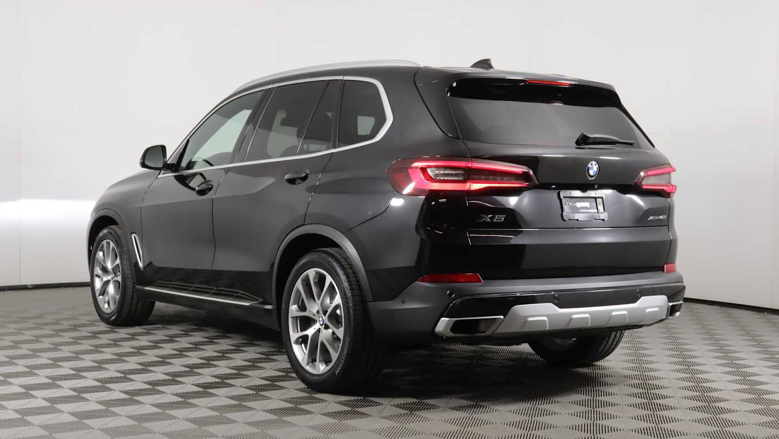 Used 2023 BMW X5 xDrive40i AWD/4WD image 3