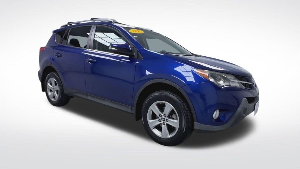 Used 2015 Toyota RAV4 XLE AWD/4WD image 2