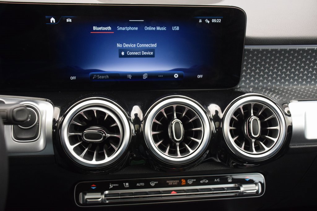 Used 2024 Mercedes-Benz EQB 300 4MATIC image 26