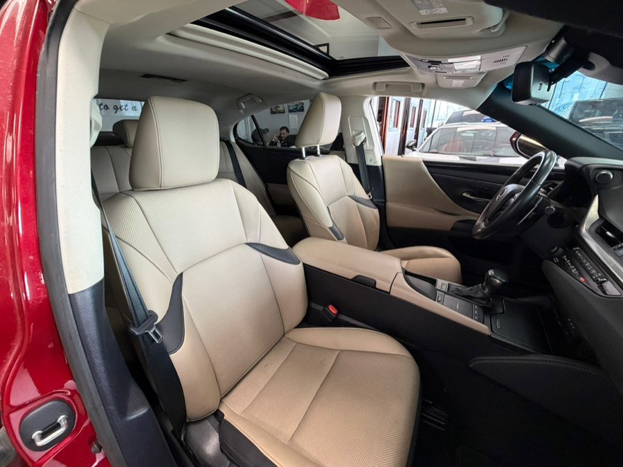 Used 2020 Lexus ES 350 w/ Premium Package image 36