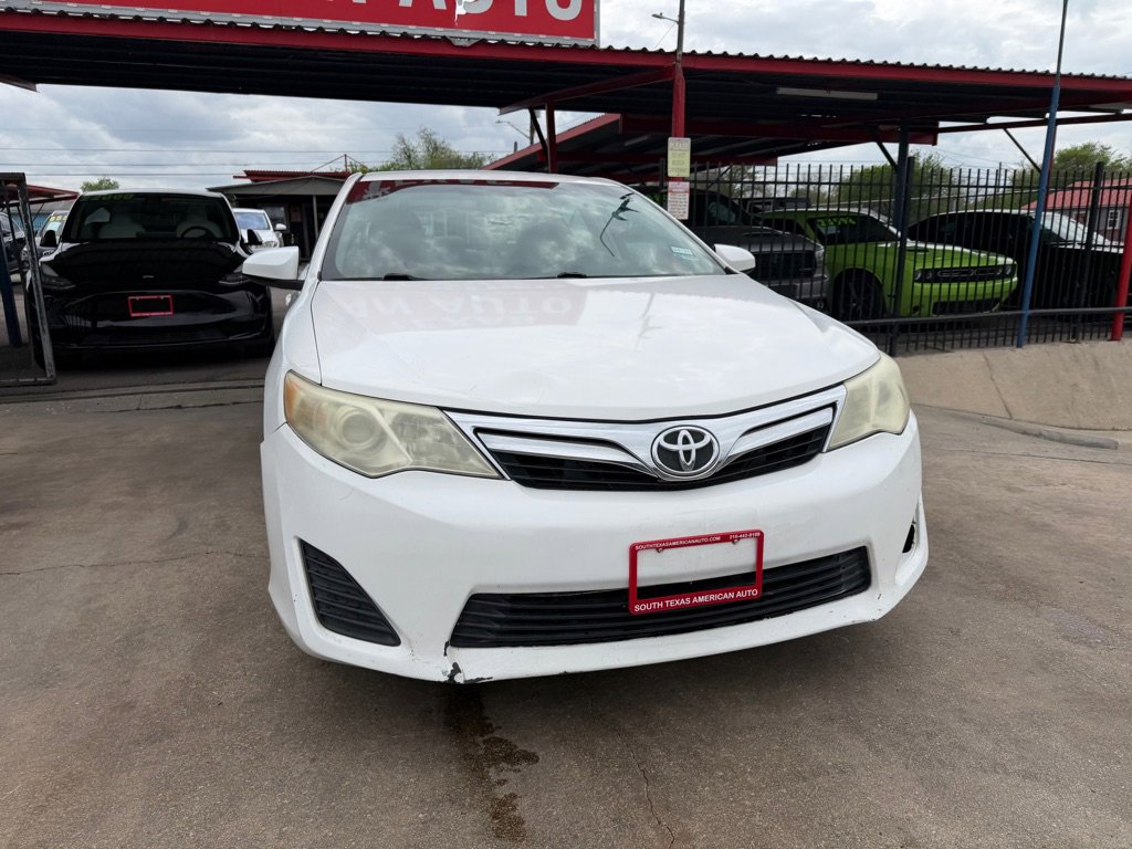 Used 2014 Toyota Camry LE image 4