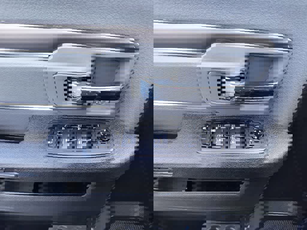 Used 2023 RAM 1500 Classic SLT image 13