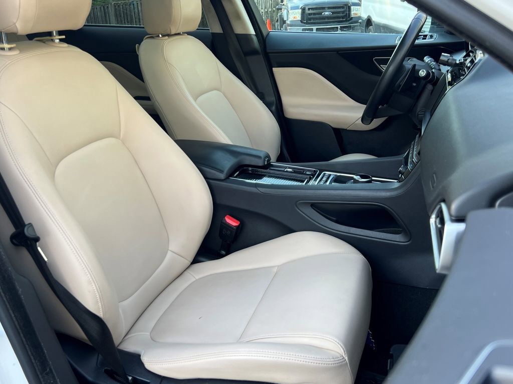 Used 2019 Jaguar F-PACE Premium image 12