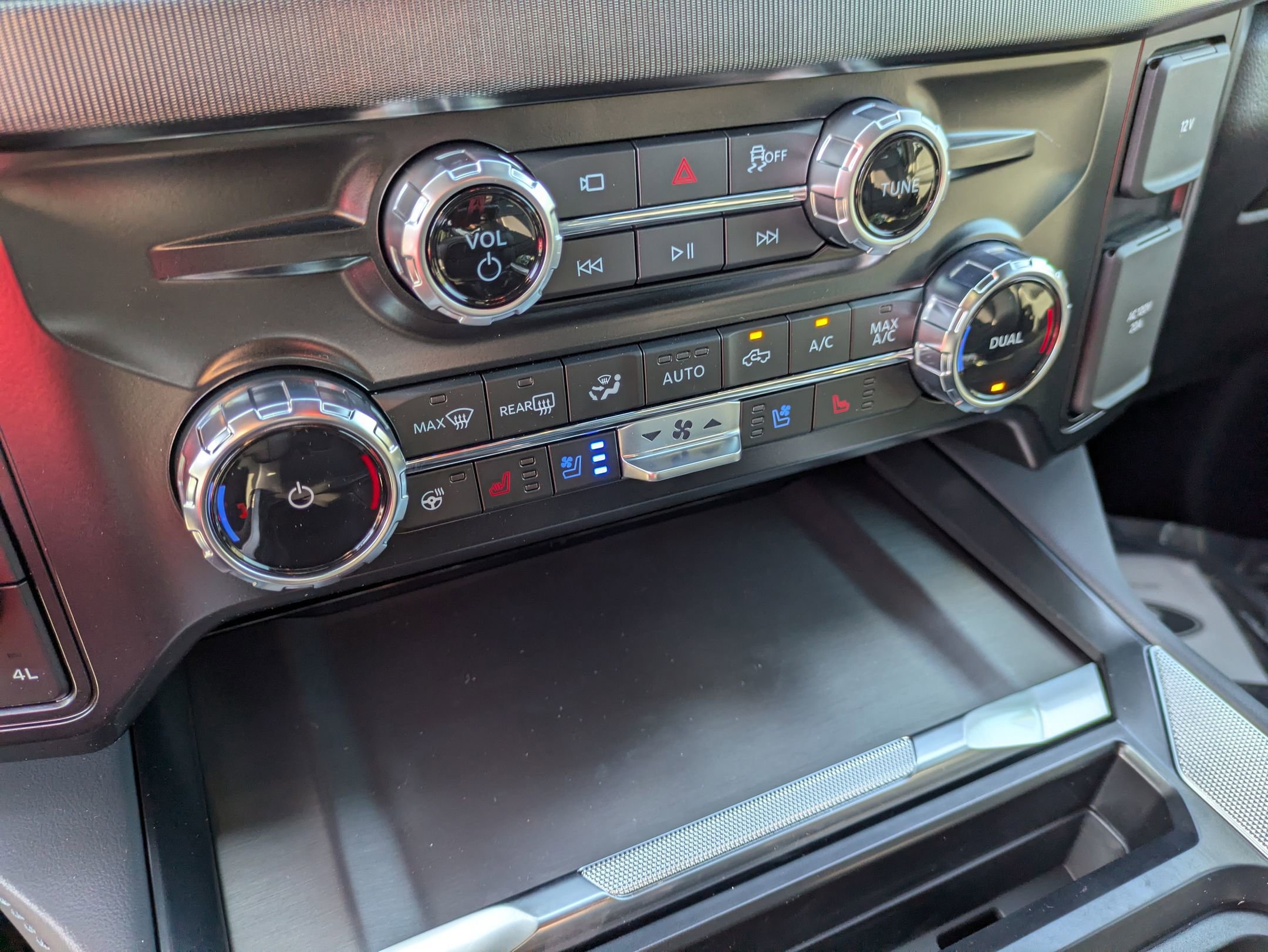 New 2026 Ford F250 Platinum w/ Tremor Off-Road Package image 24