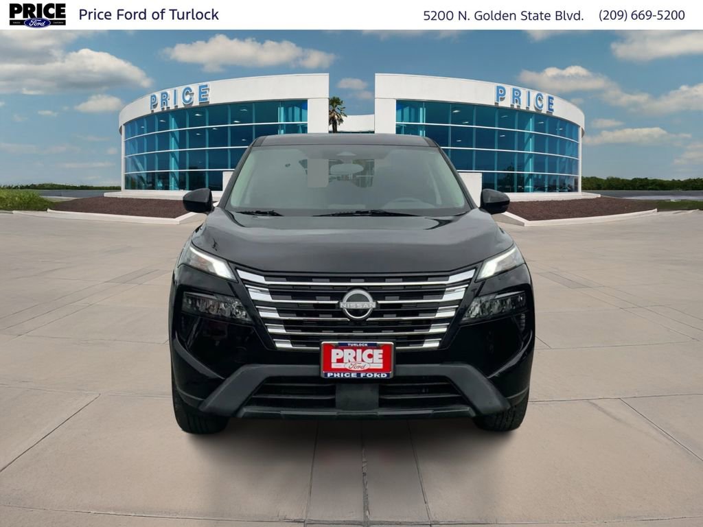 Used 2026 Nissan Rogue SV FWD image 2