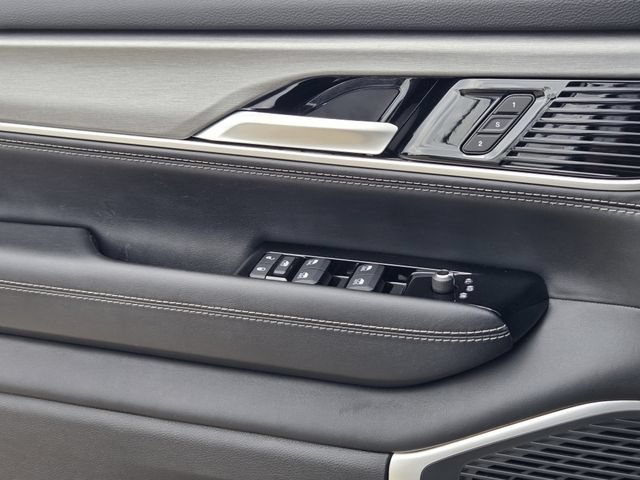 Certified 2025 Jeep Wagoneer L Series II AWD/4WD image 21