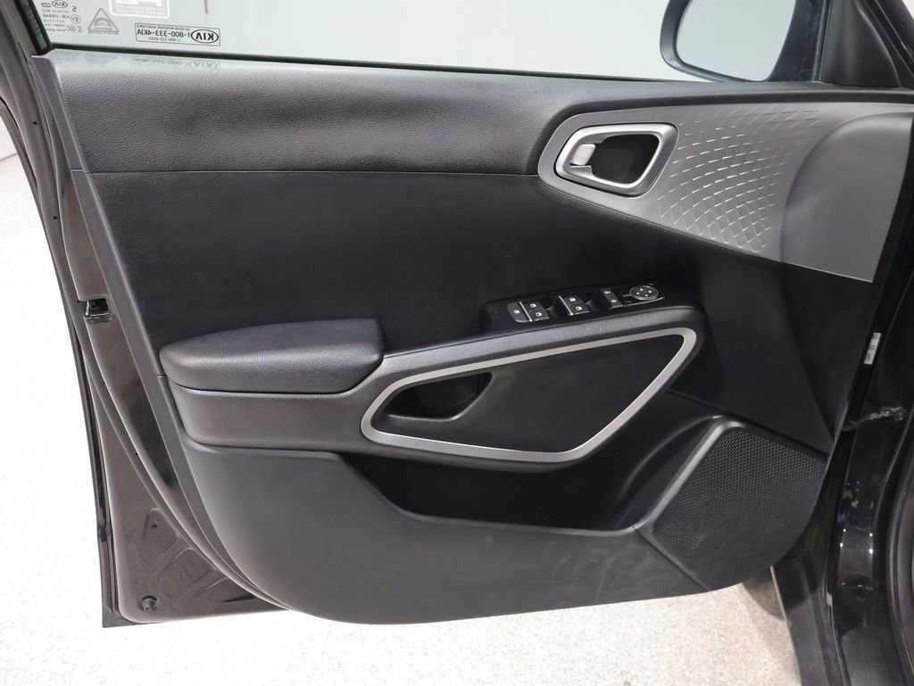 Used 2021 Kia Soul LX FWD image 13