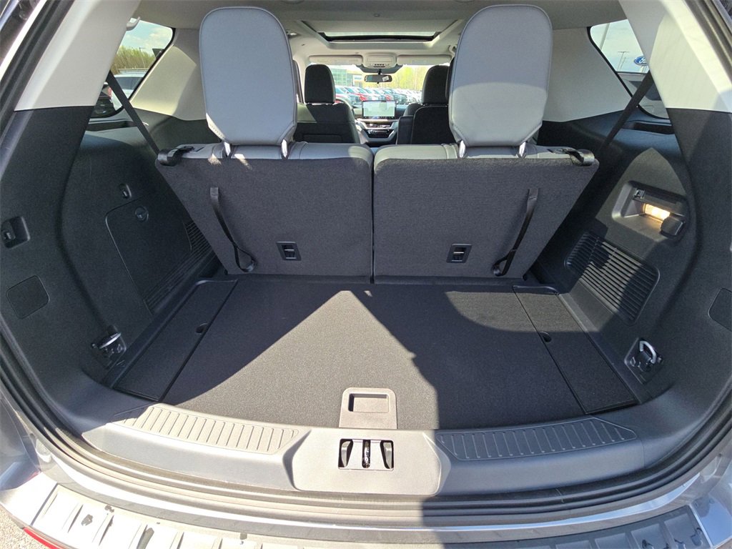 Used 2025 Ford Explorer Active w/ Active Comfort Package image 30
