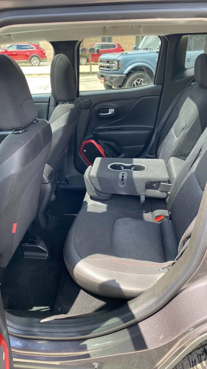 Used 2018 Jeep Renegade Trailhawk w/ Cold Weather Group II image 30