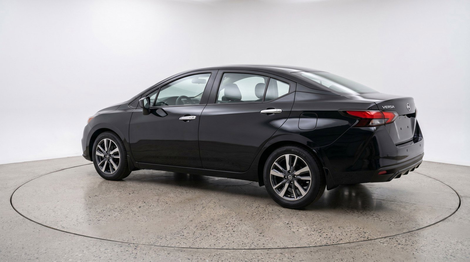 Used 2025 Nissan Versa SV image 6