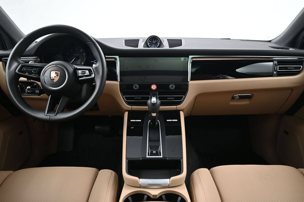 Certified 2026 Porsche Macan AWD/4WD image 9