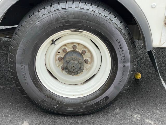 Certified 2022 Ford E-350 and Econoline 350 Super Duty w/ Power Windows & Locks Group image 7