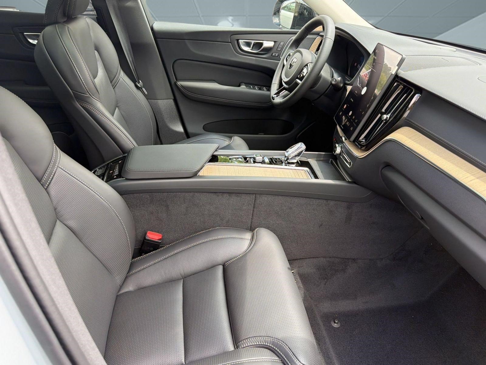 New 2026 Volvo XC60 B5 Ultra w/ Climate Package AWD/4WD image 24