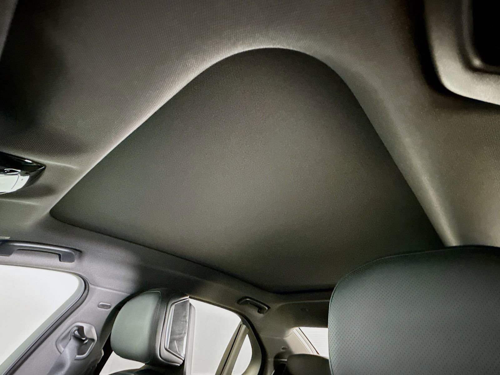 Certified 2025 BMW 740i image 23