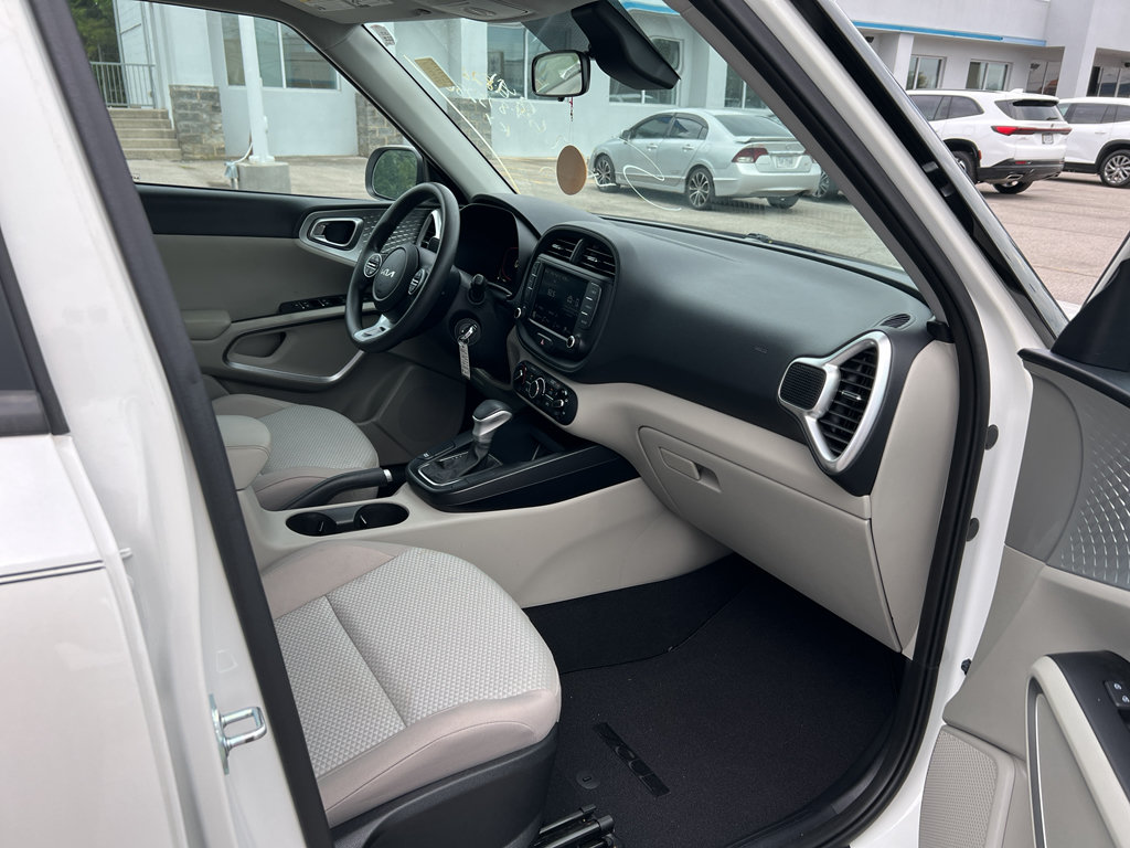 Used 2023 Kia Soul LX FWD image 12