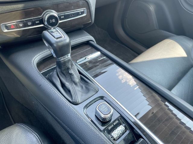 Used 2018 Volvo XC90 T6 Momentum w/ Momentum Plus Package AWD/4WD image 22