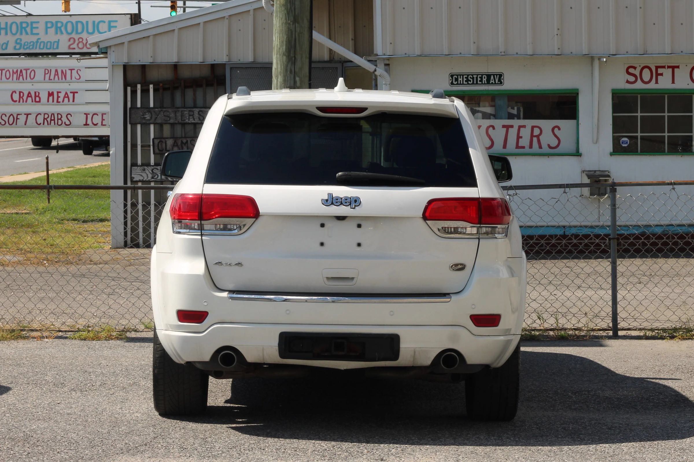 Used 2017 Jeep Grand Cherokee Overland w/ Jeep Active Safety Group AWD/4WD image 7