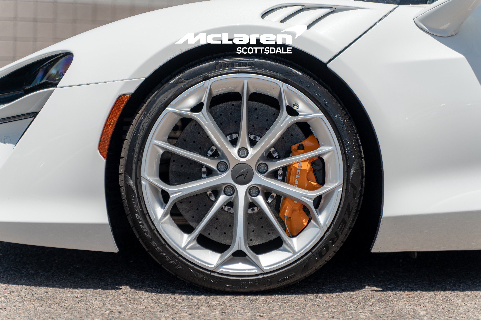 Used 2026 McLaren Artura RWD image 27