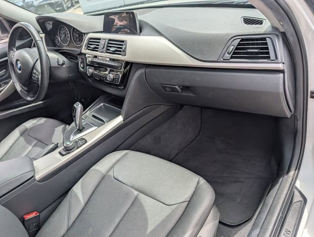 Used 2018 BMW 320i Sedan image 17