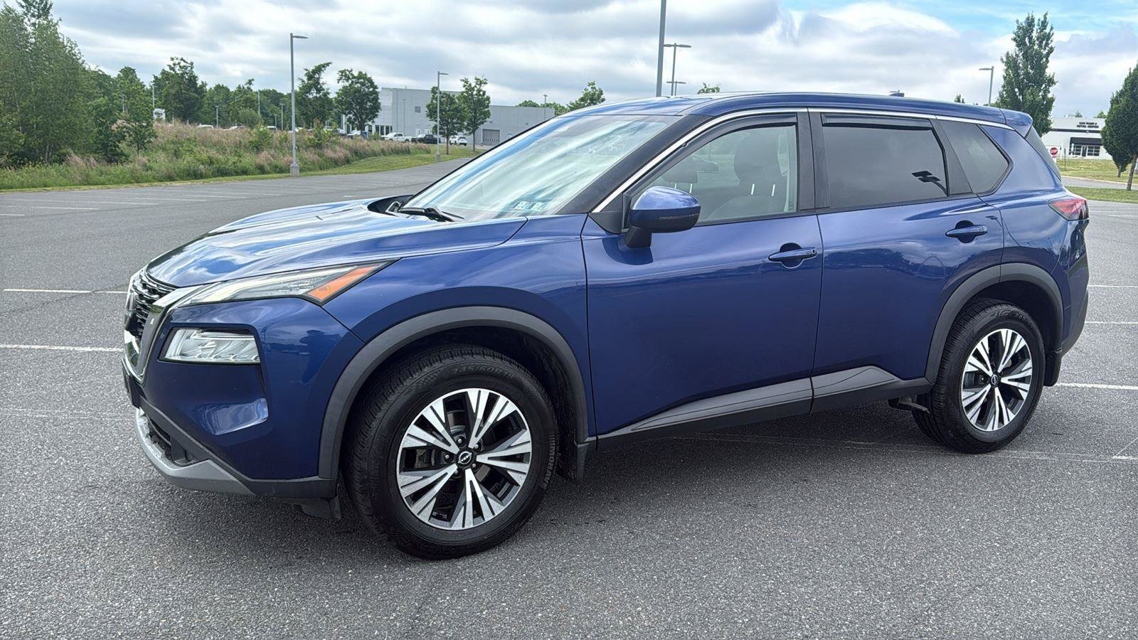 Used 2022 Nissan Rogue SV FWD image 13