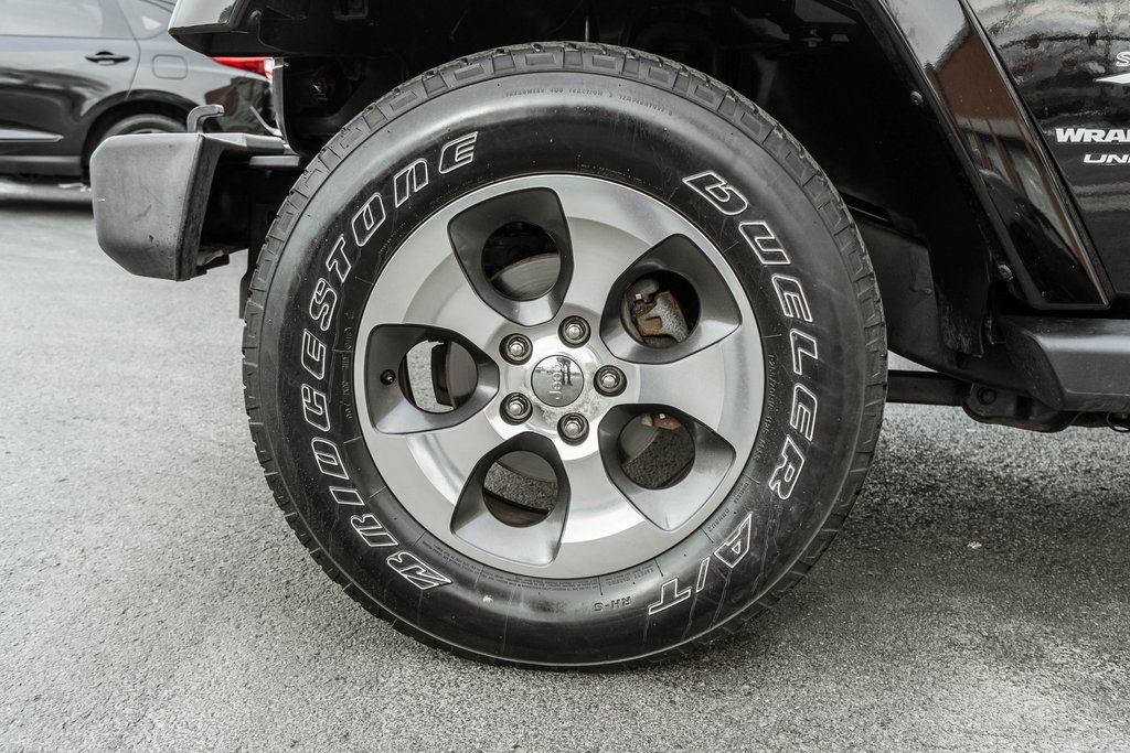 Used 2018 Jeep Wrangler Unlimited Sahara image 30