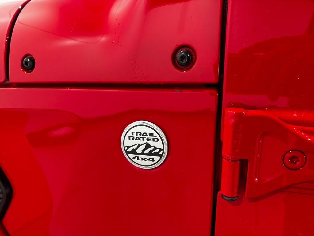 Used 2023 Jeep Wrangler Unlimited Sahara w/ Dual Top Group AWD/4WD image 33