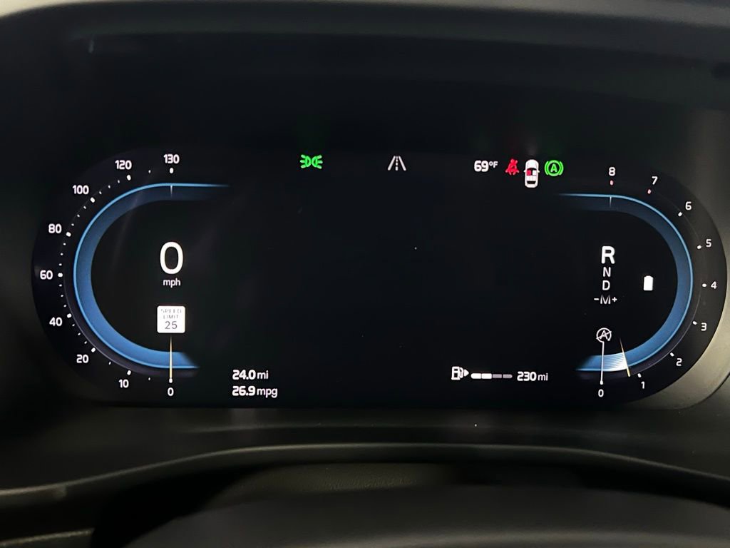 Used 2025 Volvo XC40 B5 Plus image 18