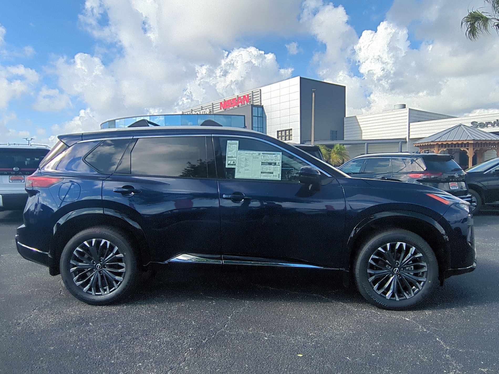 New 2026 Nissan Rogue Platinum AWD/4WD image 3