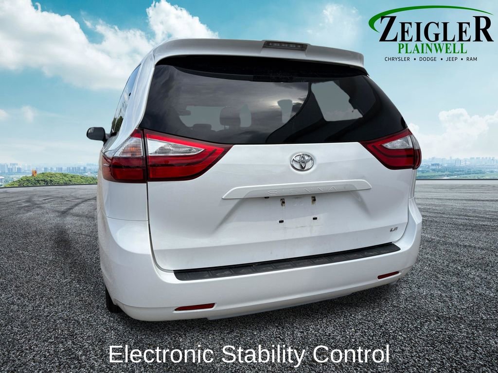 Used 2018 Toyota Sienna LE FWD image 4