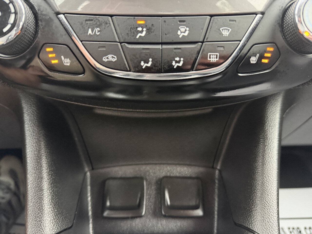 Used 2018 Chevrolet Cruze LT w/ Convenience Package FWD image 6