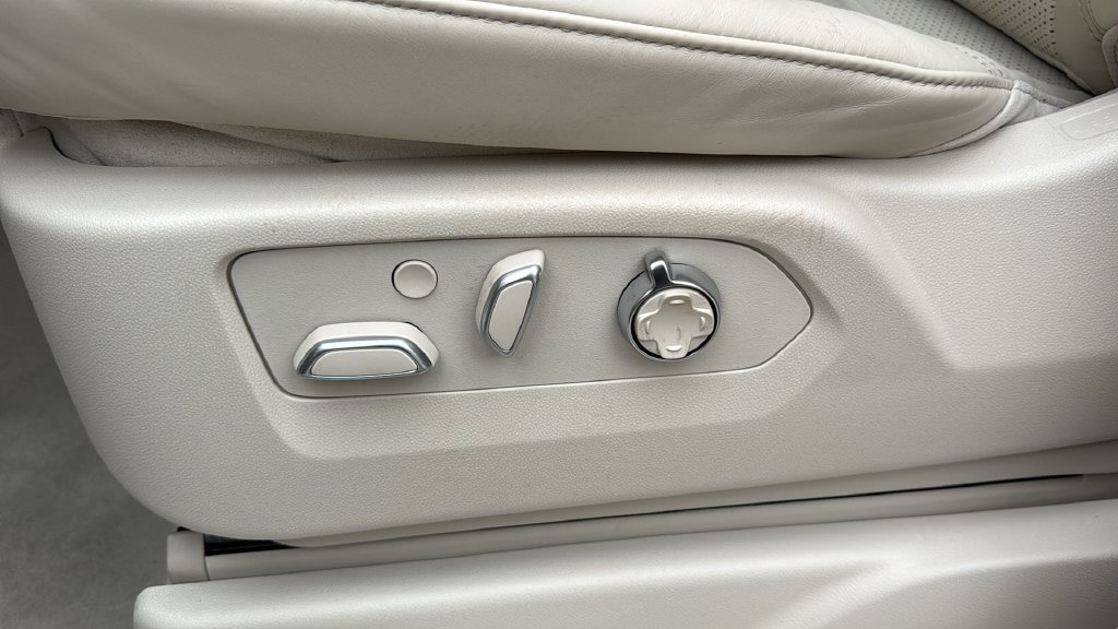 New 2026 Cadillac Escalade Platinum Sport w/ LPO, Floor Liner Package AWD/4WD image 12
