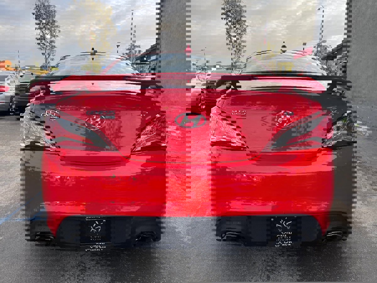 Used 2013 Hyundai Genesis 3.8 image 8