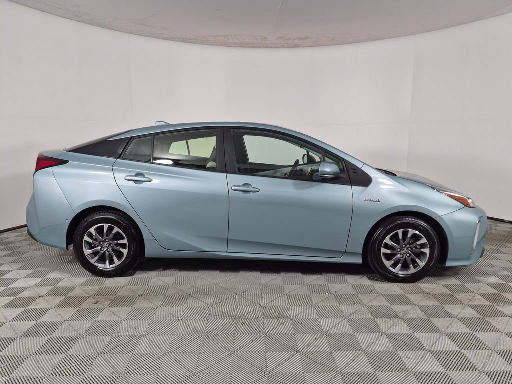 Used 2022 Toyota Prius Limited w/ Premium Convenience Package FWD image 2