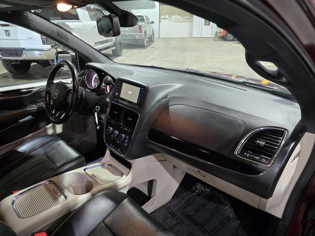 Used 2019 Dodge Grand Caravan SXT image 38