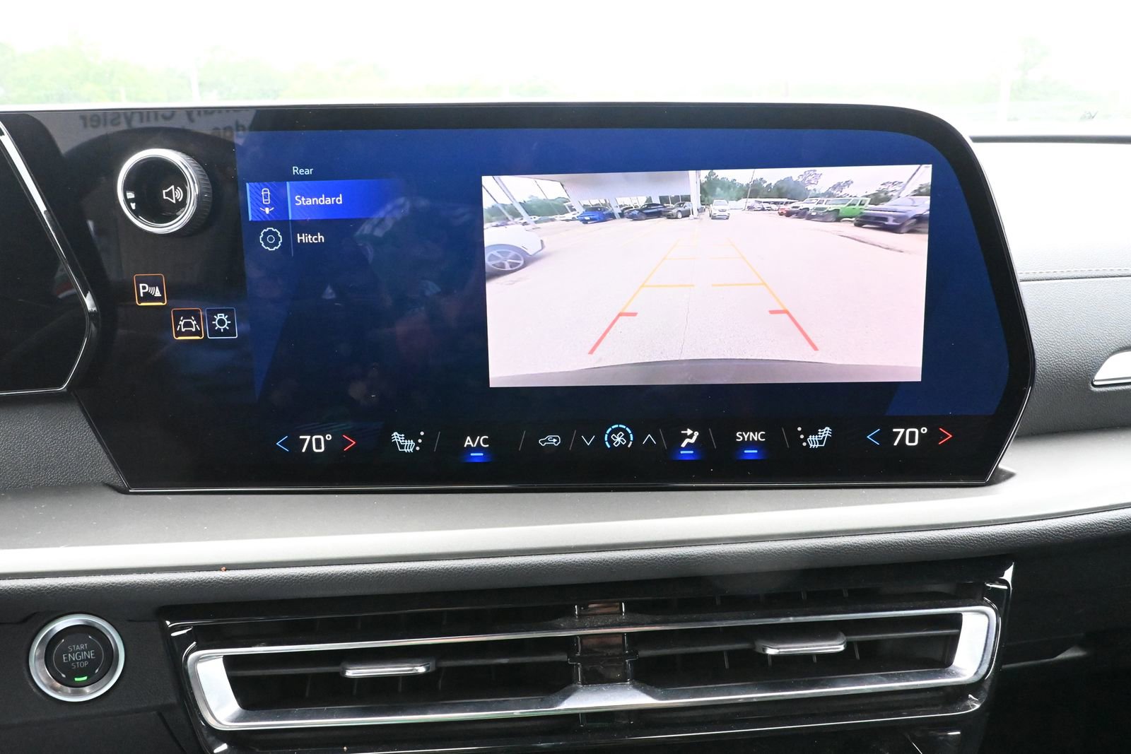 Used 2025 Chevrolet Traverse LT FWD image 18