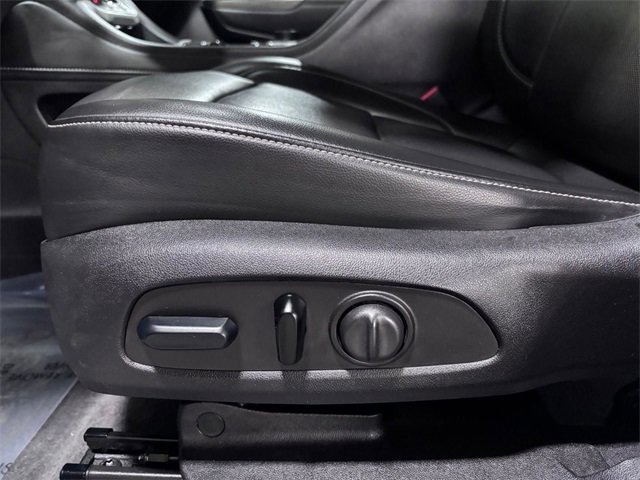 Used 2023 GMC Acadia SLT image 11