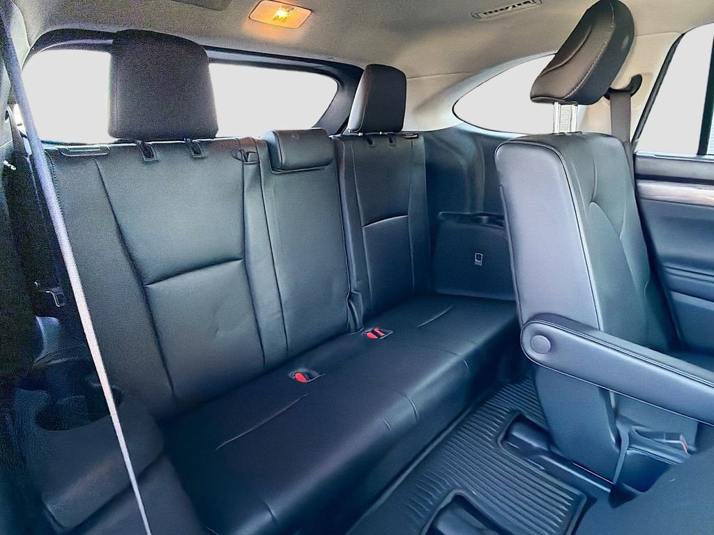Used 2023 Toyota Highlander Limited image 24