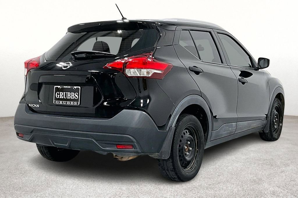 Used 2018 Nissan Kicks S image 2