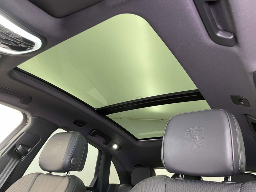 Certified 2025 Porsche Macan image 18