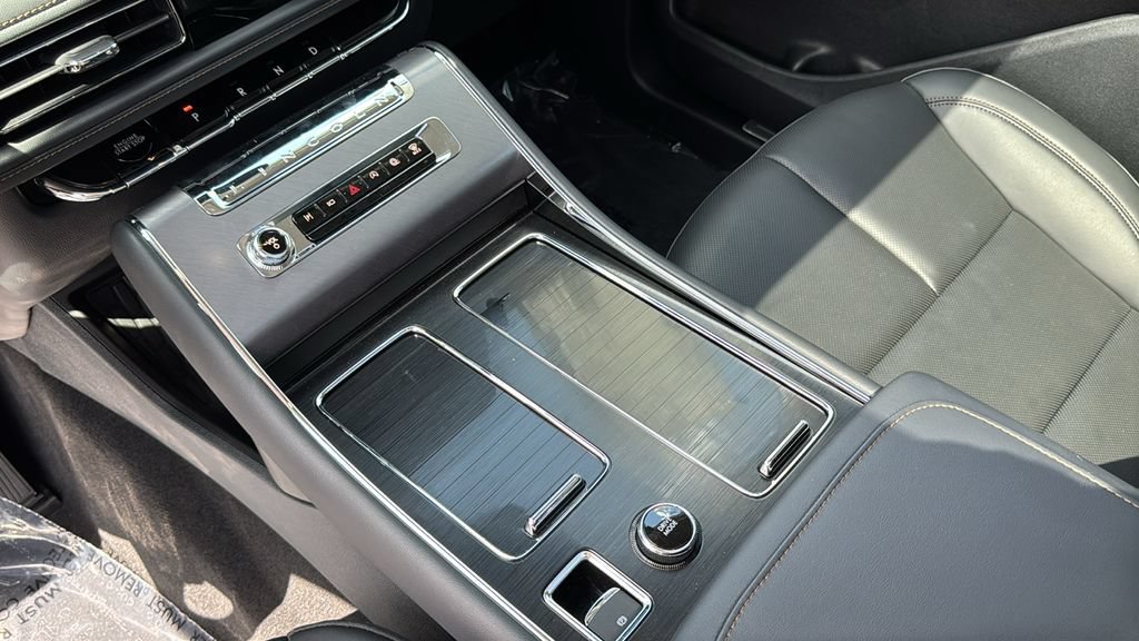 New 2026 Lincoln Aviator AWD w/ Jet Appearance Package image 17