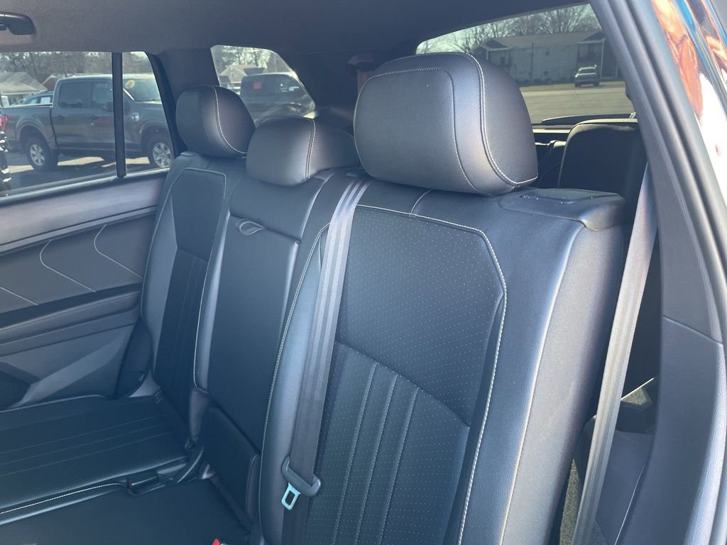 Used 2022 Volkswagen Tiguan SE R-Line image 40